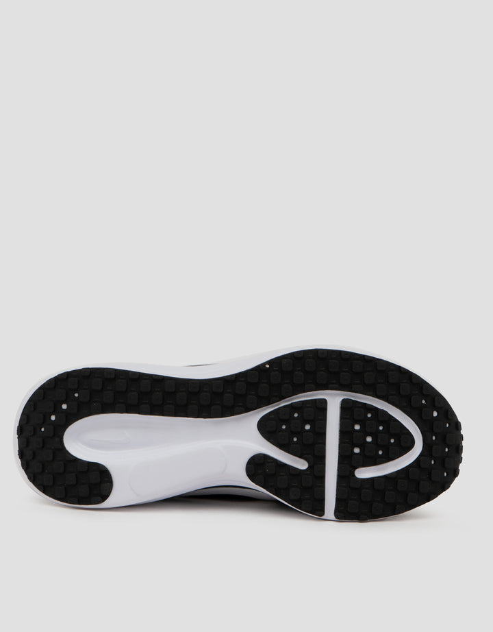 Nike Revolution Sepatu Running Wanita