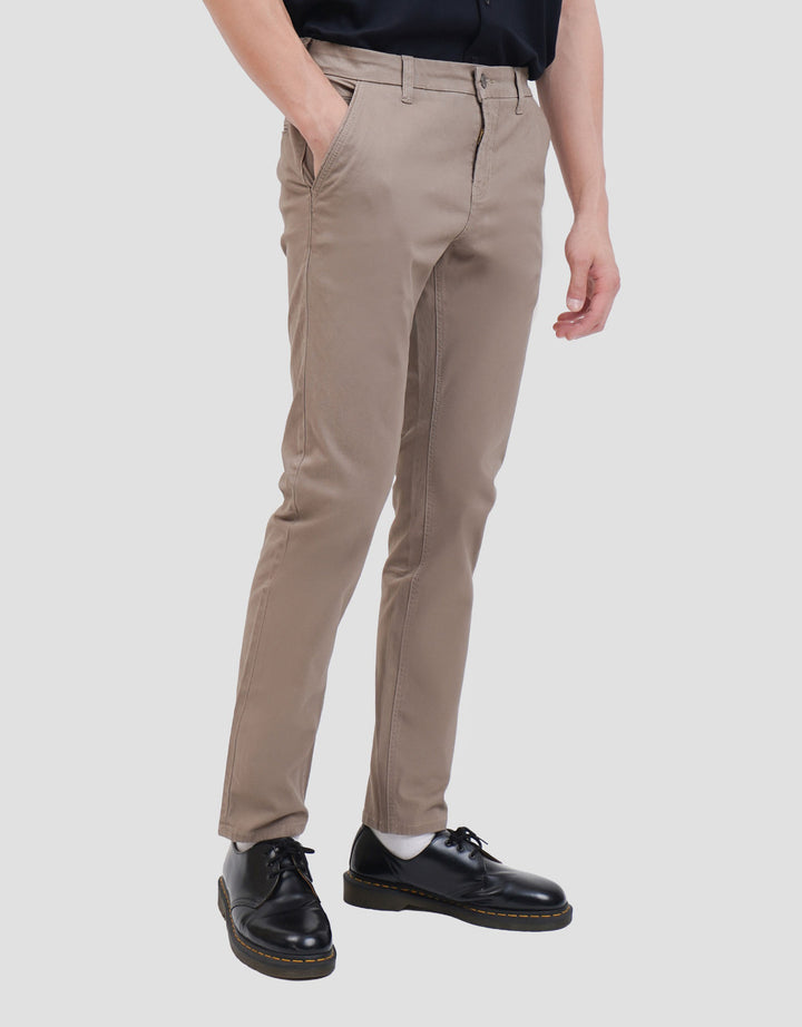 Lois HSS015BR Celana Slim Stretch Fit Chino Pria