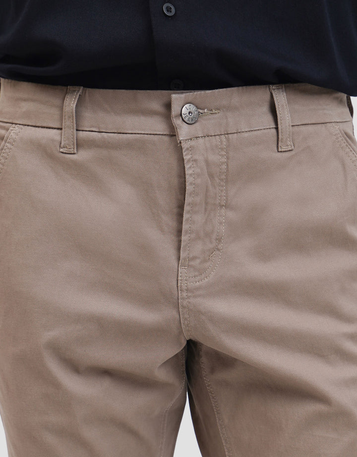 Lois HSS015BR Celana Slim Stretch Fit Chino Pria