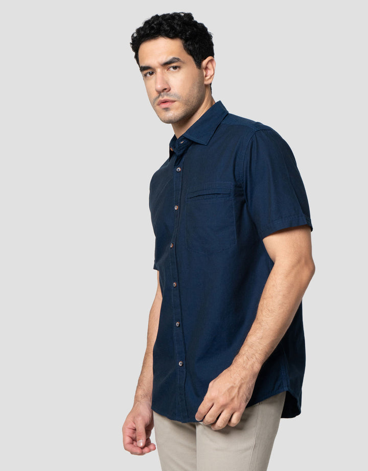 Lois Kemeja Basic Pria