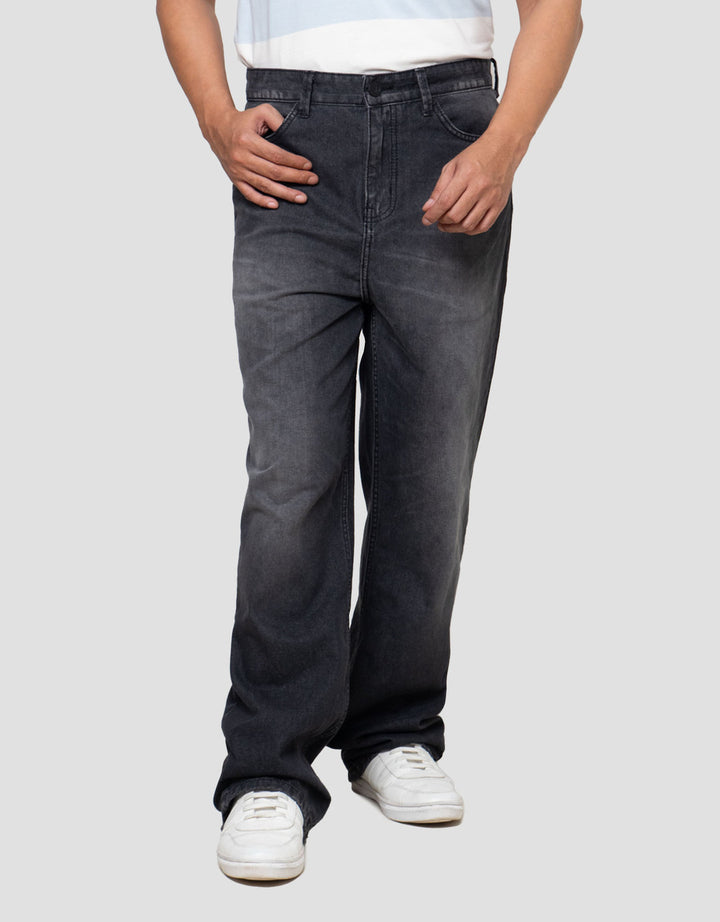 Nevada Loose Basic Celana Denim Pria