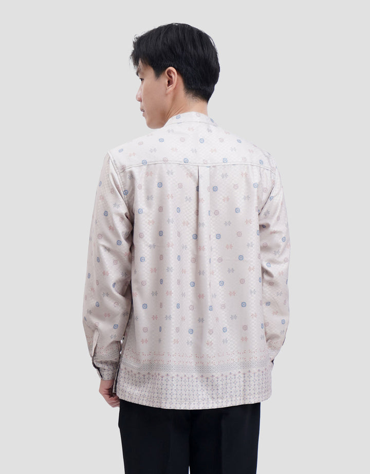 Expand Ayu Dewi Lembayung Series Koko Pria