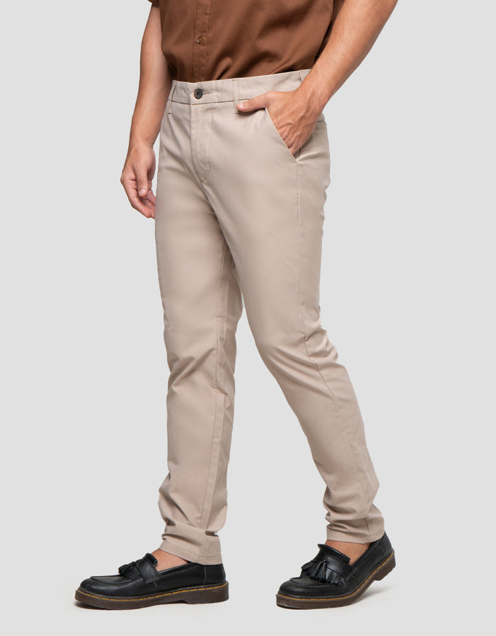 Cole Woven Slim Saten Celana Chinnos Pria