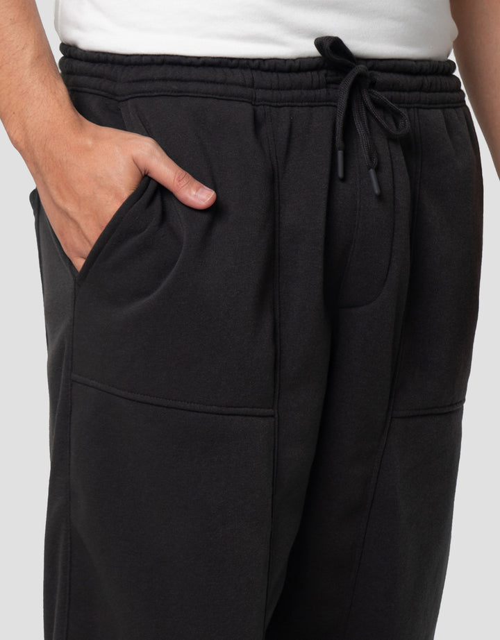 Nevada Knit Baggy Fit Cut And Sewn Front Celana Jogger Pria