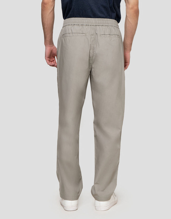 Cole Woven Clean Celana Jogger Pria
