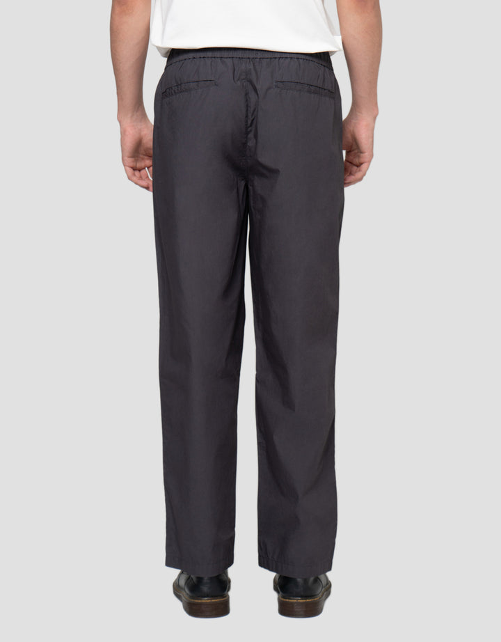 Cole Woven Clean Celana Jogger Pria