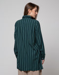 Cardinal Girl Motif Garis Vertikal Kemeja