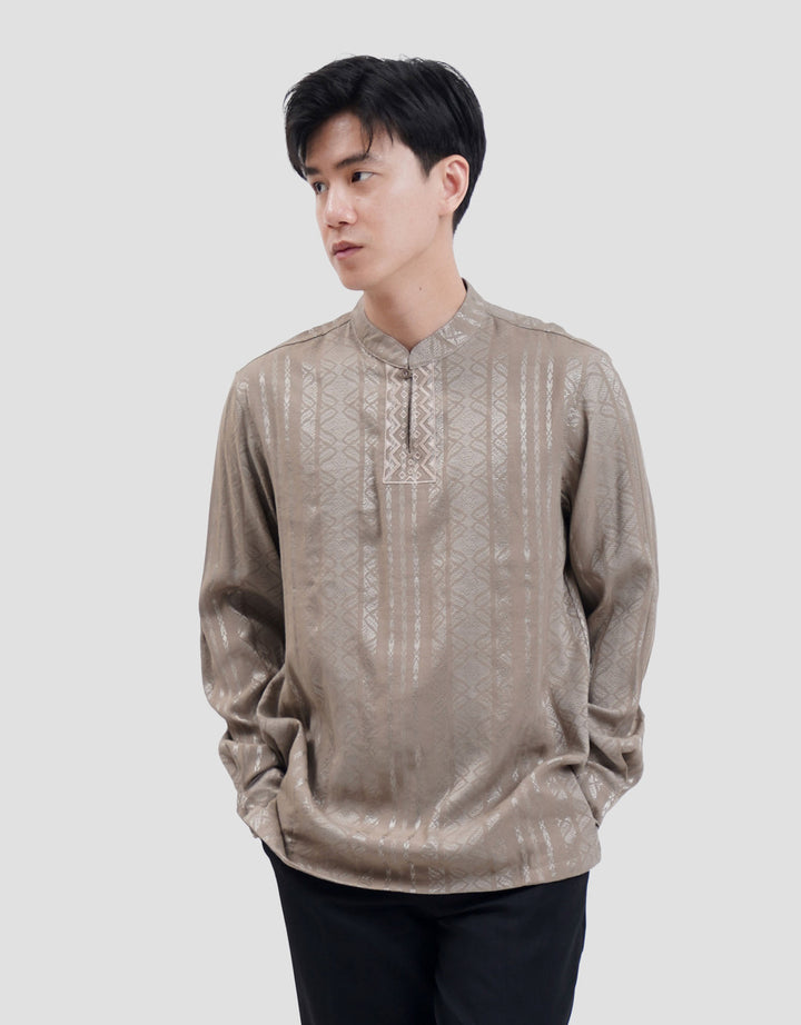 Expand Ayu Dewi Laras Series Koko Pria