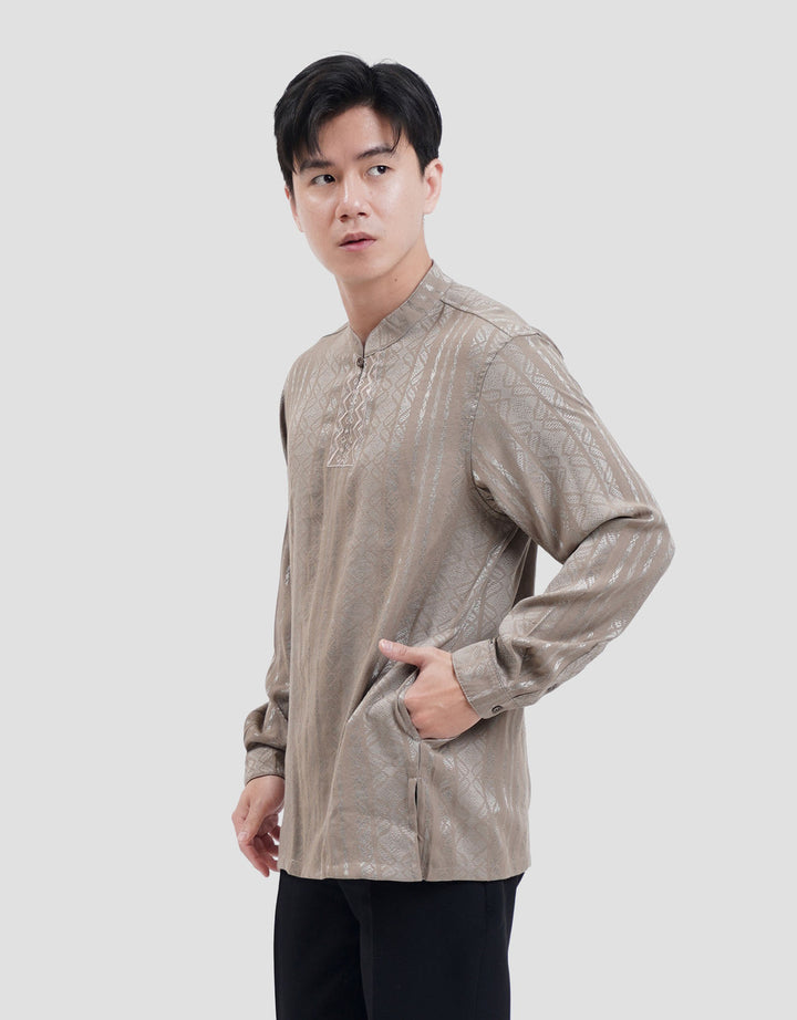 Expand Ayu Dewi Laras Series Koko Pria