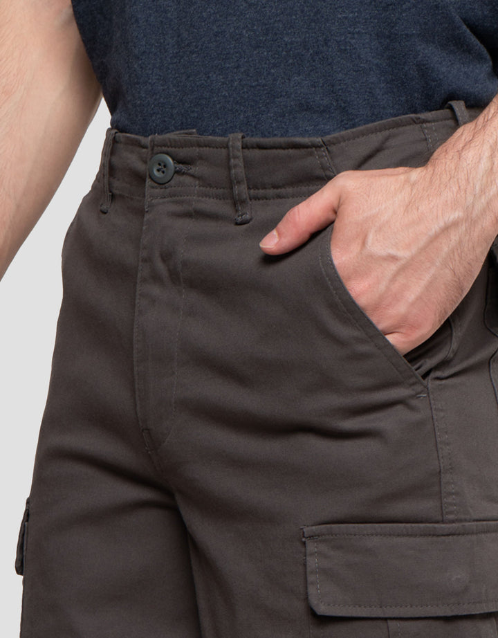 Cole Bermuda Celana Cargo Pria