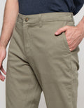 Cole Woven Slim Celana Panjang Chinos Pria