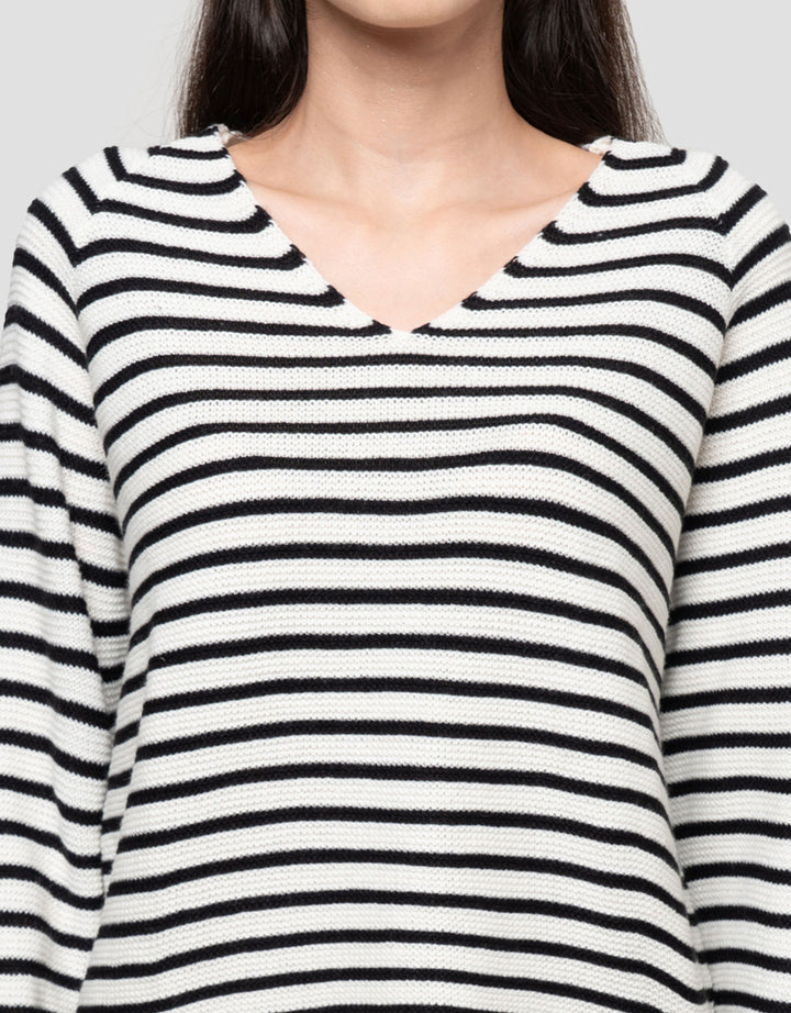 Connexion Rajut V Neck Kaos Wanita