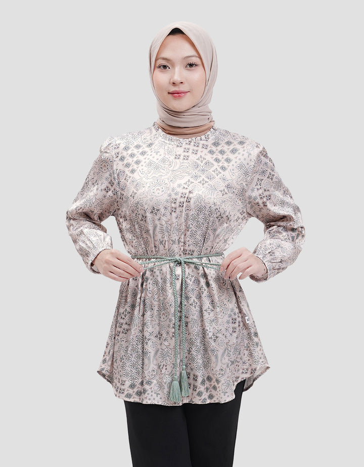Expand Anya Blouse Wanita