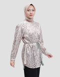 Expand Anya Blouse Wanita