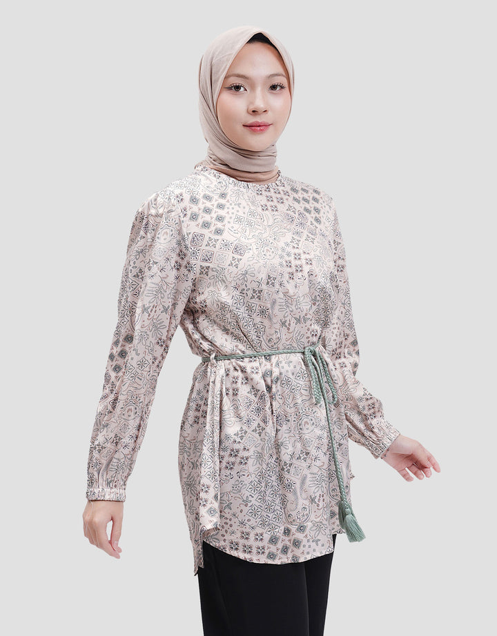 Expand Anya Blouse Wanita