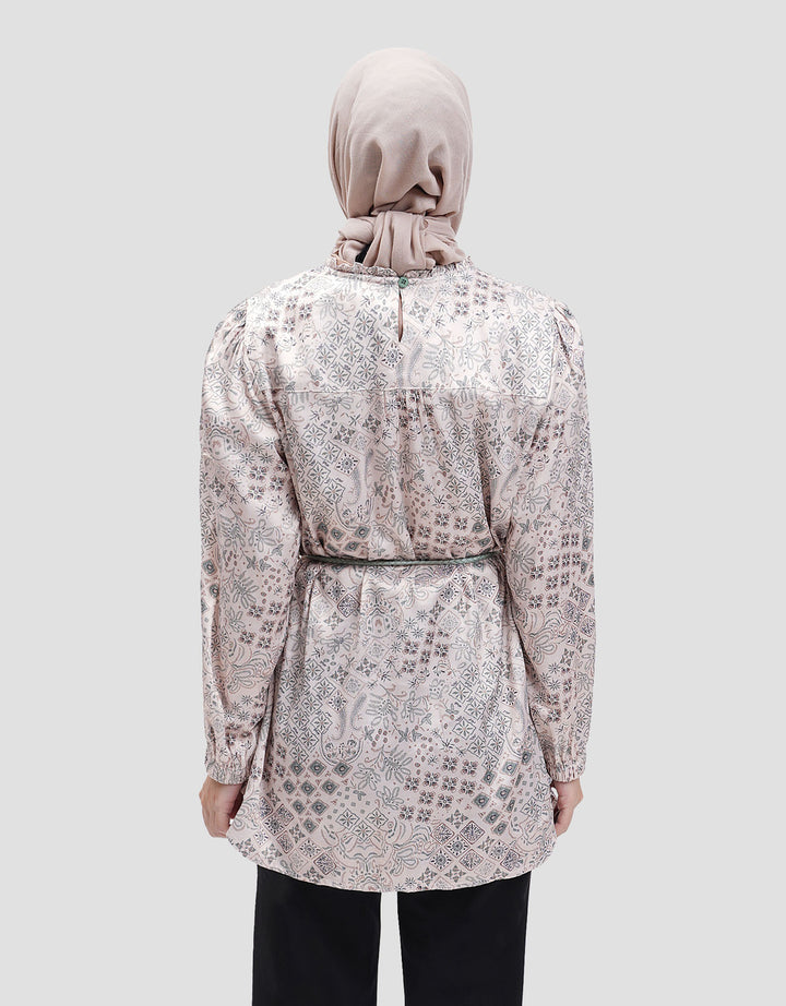 Expand Anya Blouse Wanita