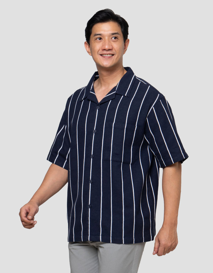 Nevada Stripe Text Camp Collar - Boxy Fit Kemeja Pria