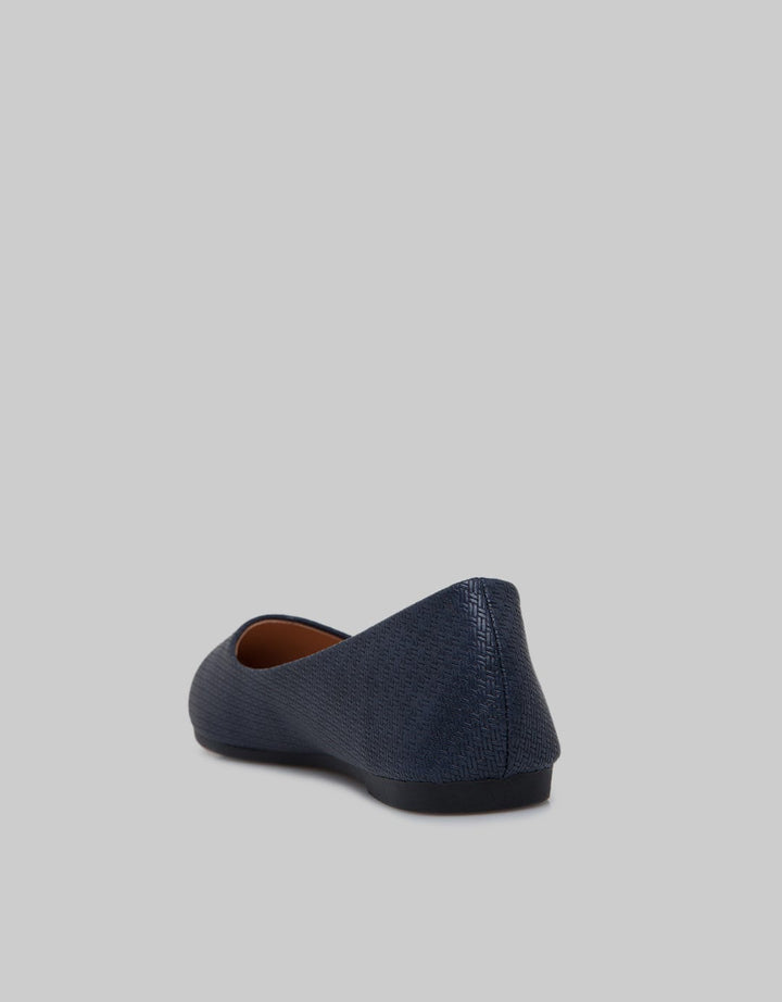 St. Yves Ballerinas Woman Braid Textured