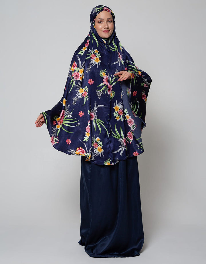 Allura Amalia Hasna Mukena