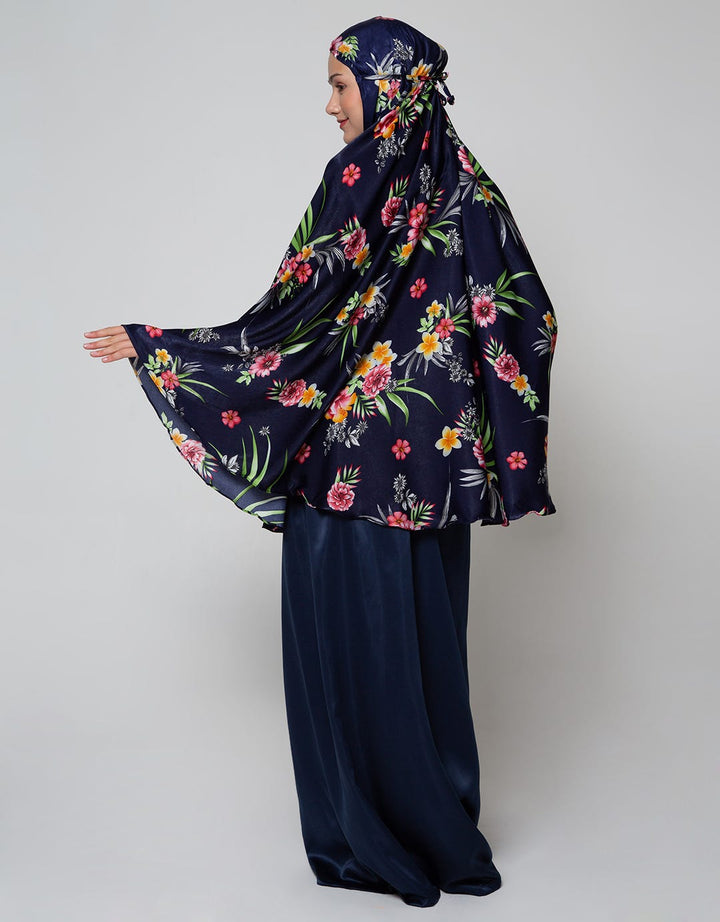 Allura Amalia Hasna Mukena