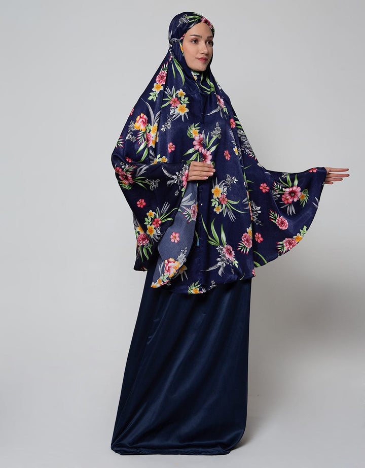 Allura Amalia Hasna Mukena