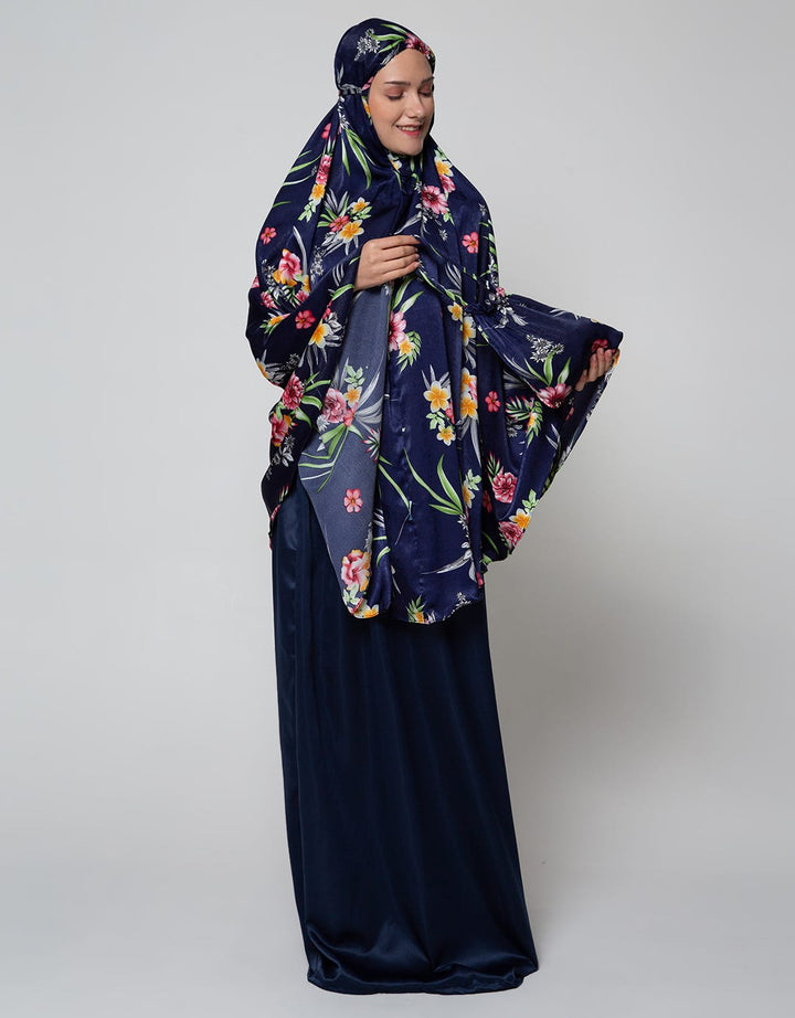 Allura Amalia Hasna Mukena