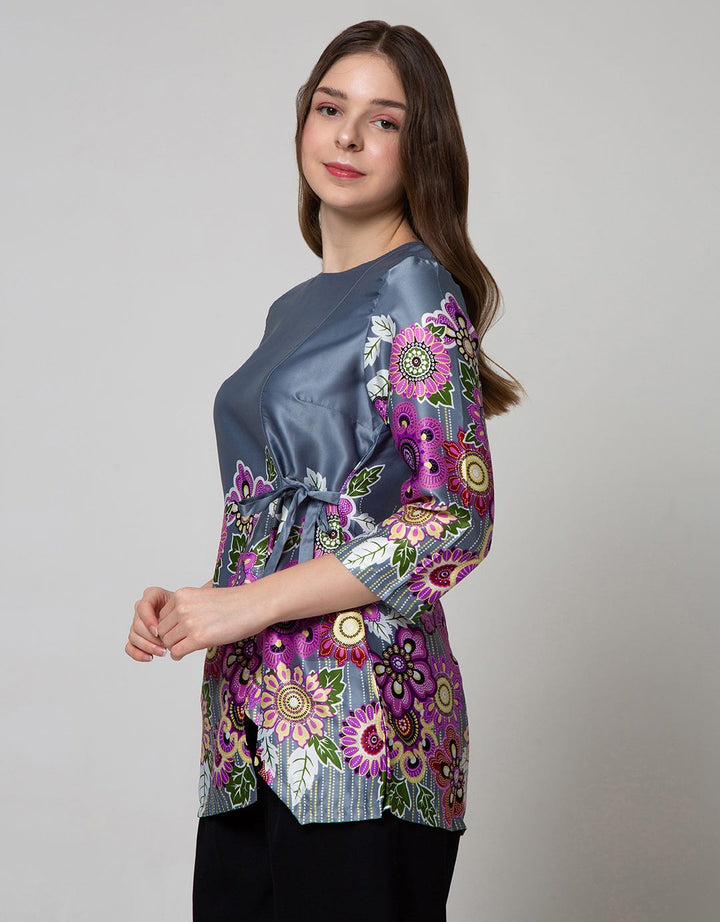 Arjuna Weda Blouse Flower Batik