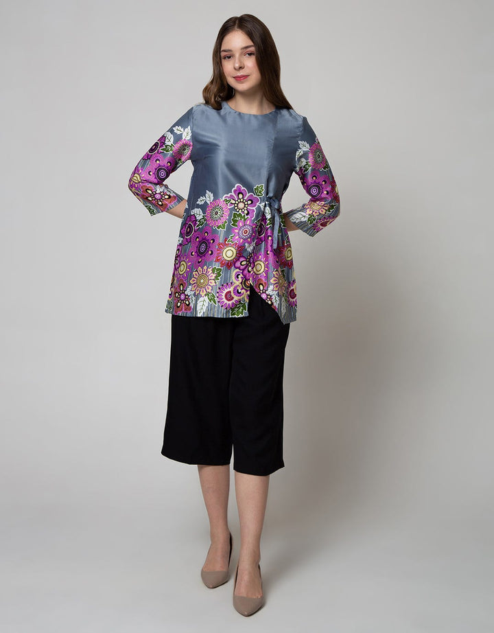 Arjuna Weda Blouse Flower Batik