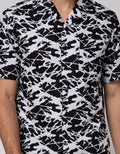 Walrus  Kemeja Studio Abstrak Motif