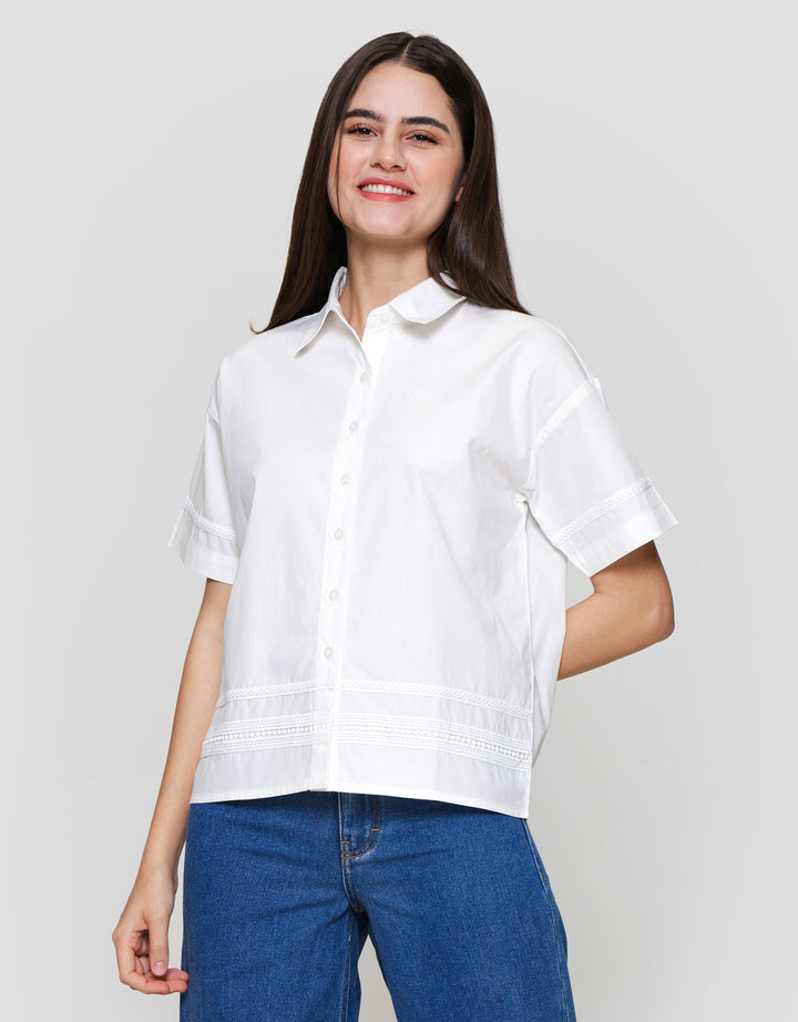 St. Yves Boxy With Lace Detail Kemeja Wanita