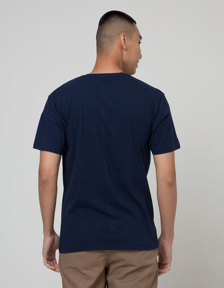 Details Short Sleeve T-Shirt Round Neck Cut N Sewn Pocket