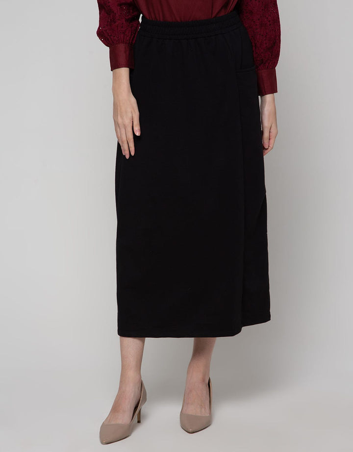 Annisa Maxi Skirt Knit With Elastic Waist Drawstring And Po