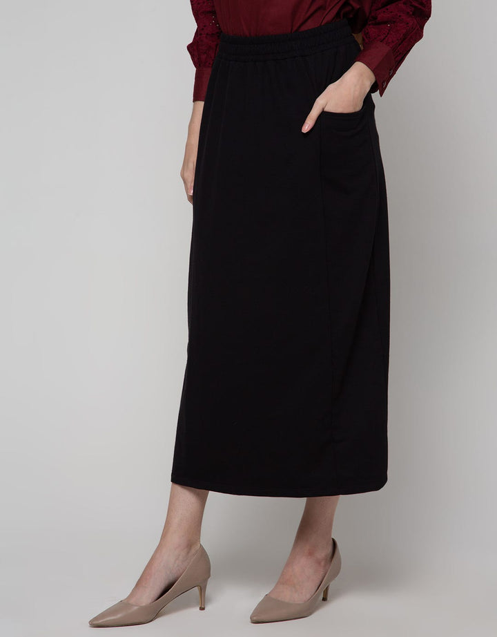 Annisa Maxi Skirt Knit With Elastic Waist Drawstring And Po