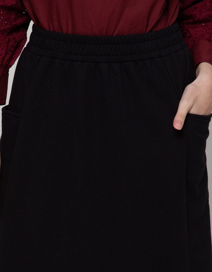 Annisa Maxi Skirt Knit With Elastic Waist Drawstring And Po