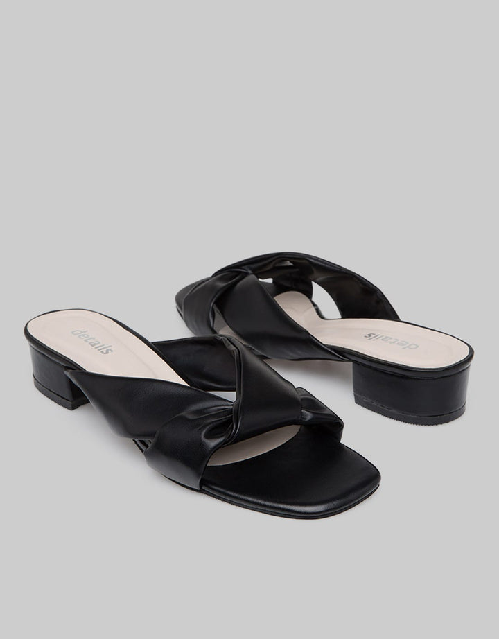 Details Slipper Sandals Twist