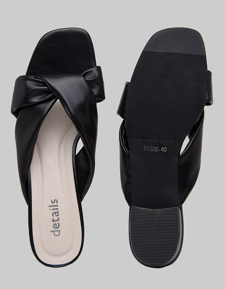Details Slipper Sandals Twist