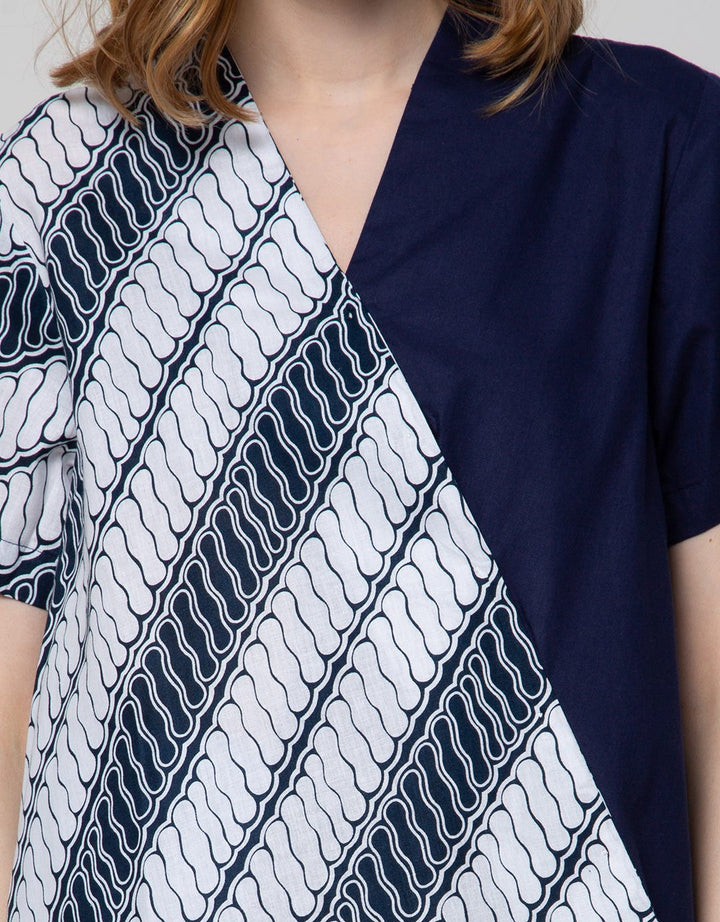 Connexion Short Sleeve Blouse Batik Parang Combi Plain