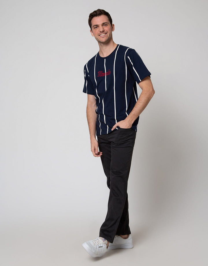 Nevada Stripe Logo Kaos Casual Pria