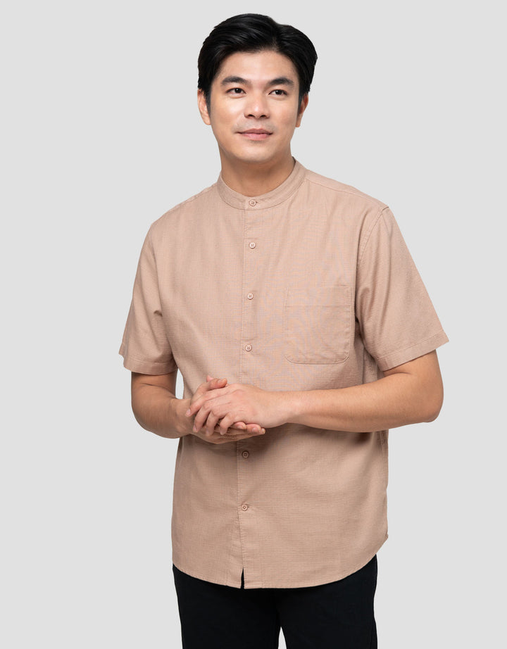 Suko Solid Kerah Tegak Kemeja Koko Pria