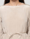 Connexion Crinkle Pleats Boat Neck Blouse Lengan Panjang Wanita