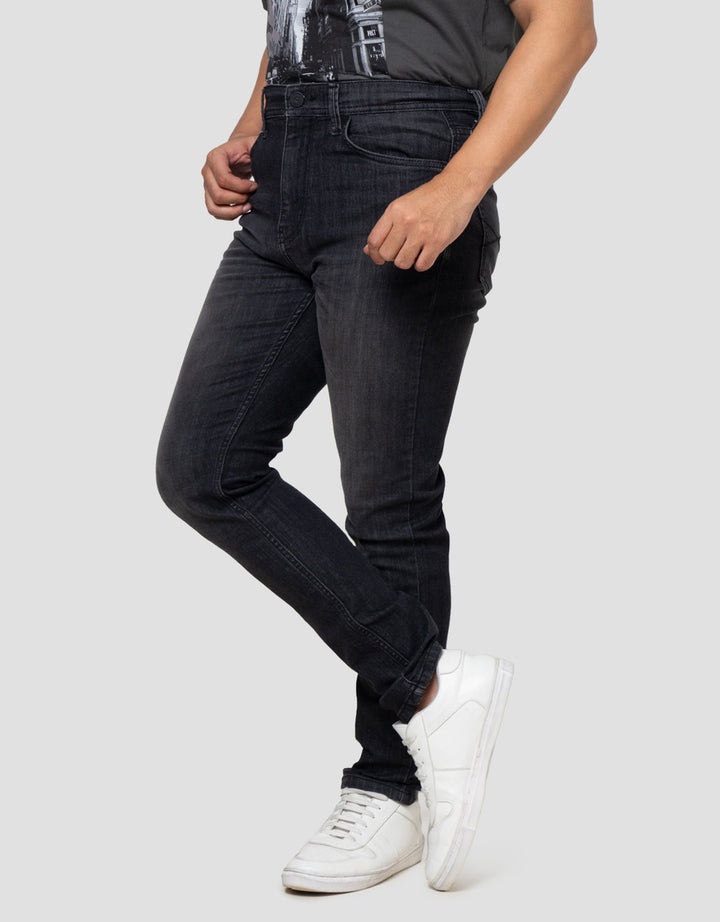 Nevada Tapered Fit Spray Tag Celana Denim Pria