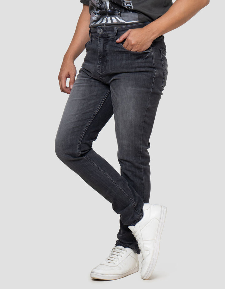 Nevada Tapered Fit Spray Tag Celana Denim Pria