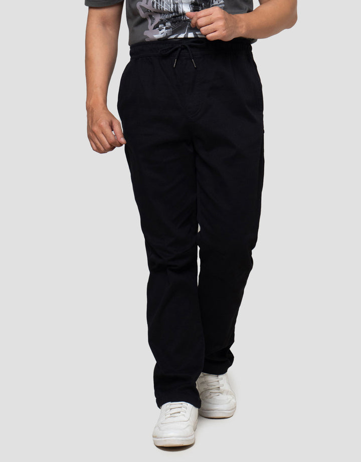 Nevada Woven Slim Fit Easy Move Celana Jogger Pria
