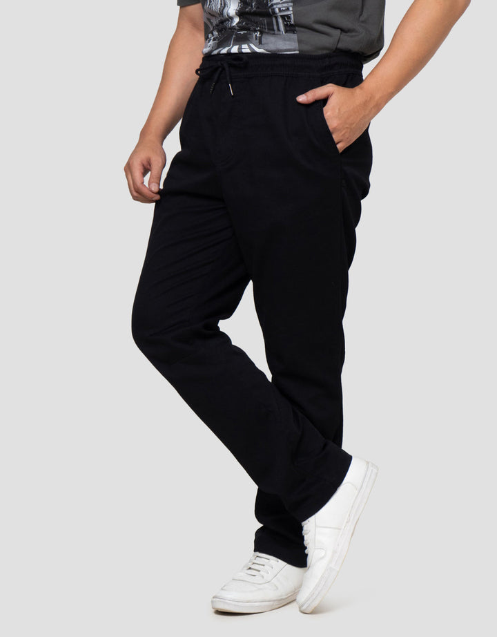 Nevada Woven Slim Fit Easy Move Celana Jogger Pria