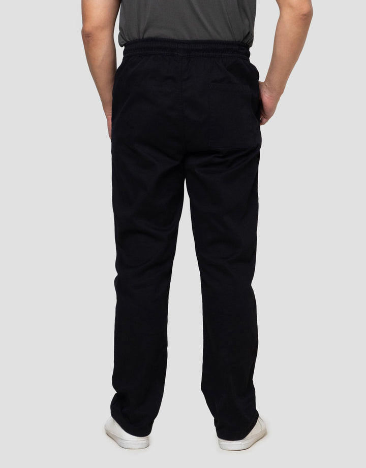 Nevada Woven Slim Fit Easy Move Celana Jogger Pria