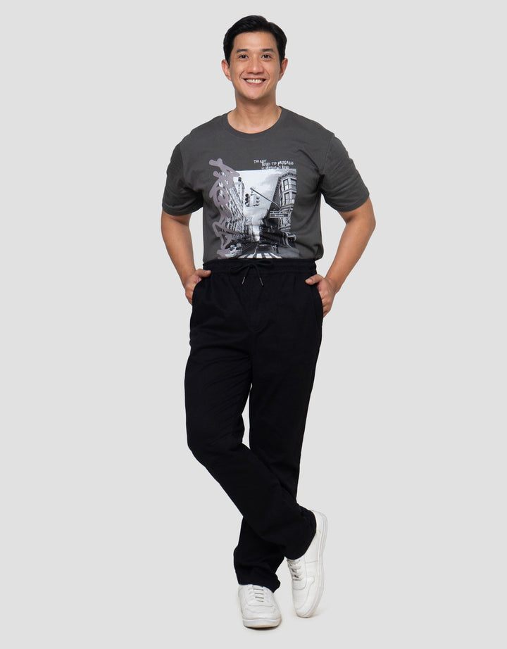Nevada Woven Slim Fit Easy Move Celana Jogger Pria