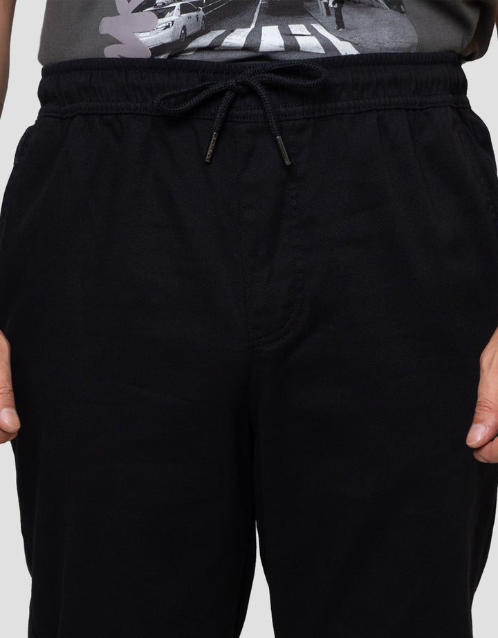 Nevada Woven Slim Fit Easy Move Celana Jogger Pria