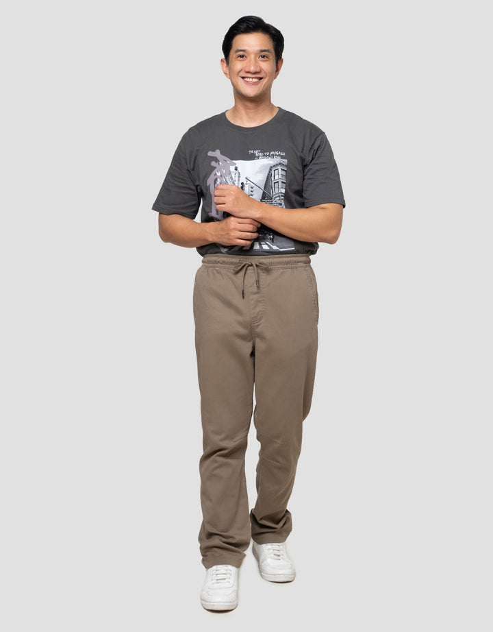 Nevada Woven Slim Fit Easy Move Celana Jogger Pria