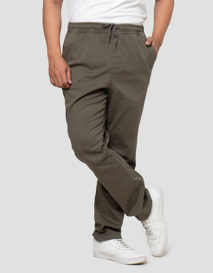 Nevada Woven Slim Fit Easy Move Celana Jogger Pria