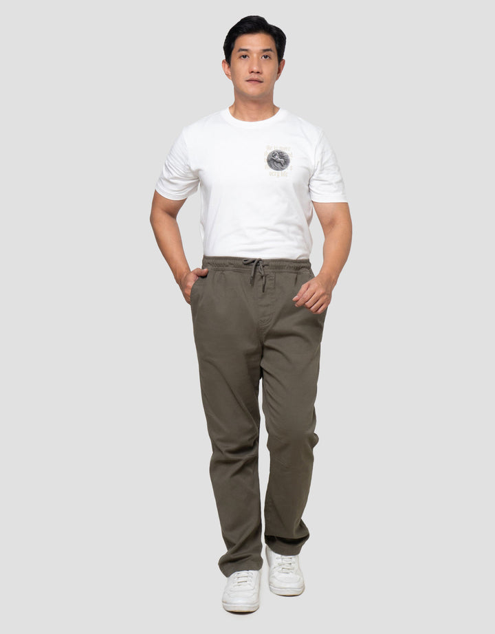 Nevada Woven Slim Fit Easy Move Celana Jogger Pria